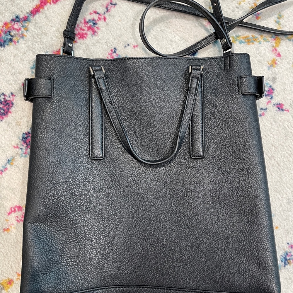 Calvin Klein Large hand/crossbody bag. - Picture 3 of 5